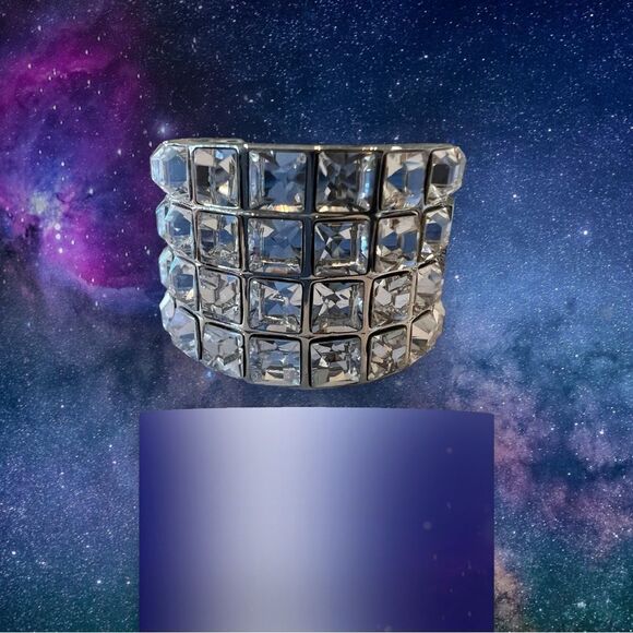 Elegant FENDI Silver Crystal Ear Cuff - Picture 4 of 7